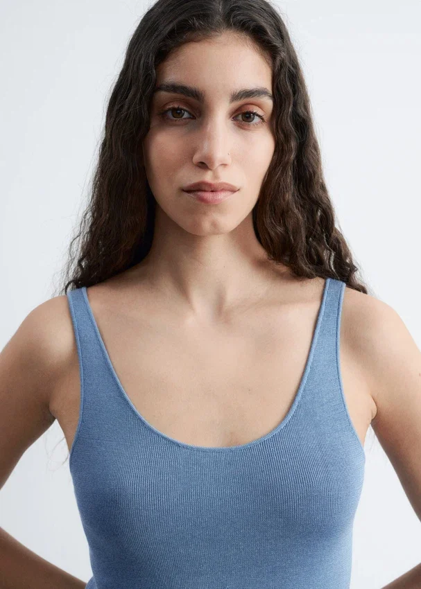 Gestricktes Tanktop mit U-Ausschnitt Gestricktes Tanktop mit U-Ausschnitt