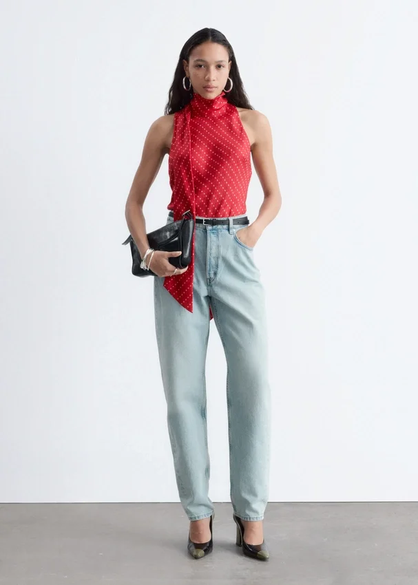 High-Waist-Jeans mit schmal zulaufendem Bein High-Waist-Jeans mit schmal zulaufendem Bein