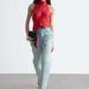 High-Waist-Jeans mit schmal zulaufendem Bein High-Waist-Jeans mit schmal zulaufendem Bein