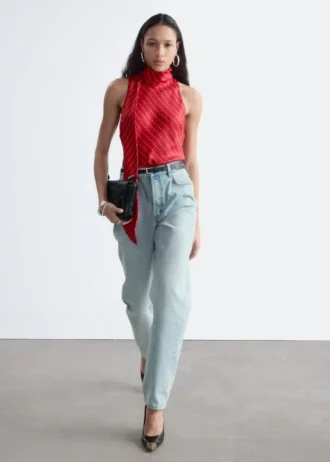 High-Waist-Jeans mit schmal zulaufendem Bein