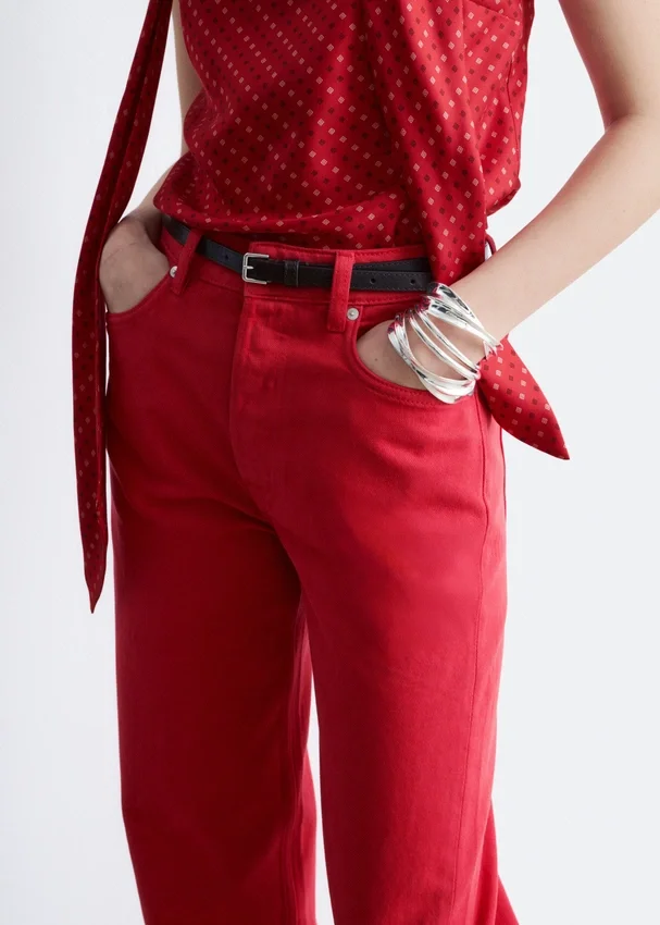 High-Waist-Jeans mit schmal zulaufendem Bein High-Waist-Jeans mit schmal zulaufendem Bein
