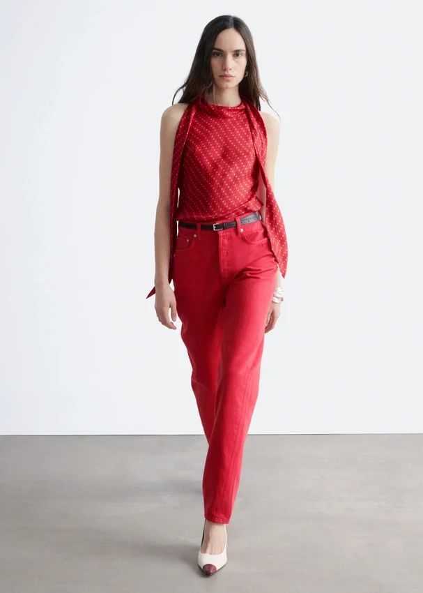 High-Waist-Jeans mit schmal zulaufendem Bein High-Waist-Jeans mit schmal zulaufendem Bein