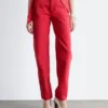High-Waist-Jeans mit schmal zulaufendem Bein High-Waist-Jeans mit schmal zulaufendem Bein