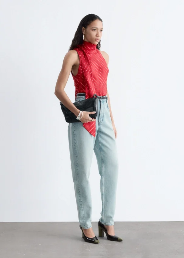 High-Waist-Jeans mit schmal zulaufendem Bein High-Waist-Jeans mit schmal zulaufendem Bein