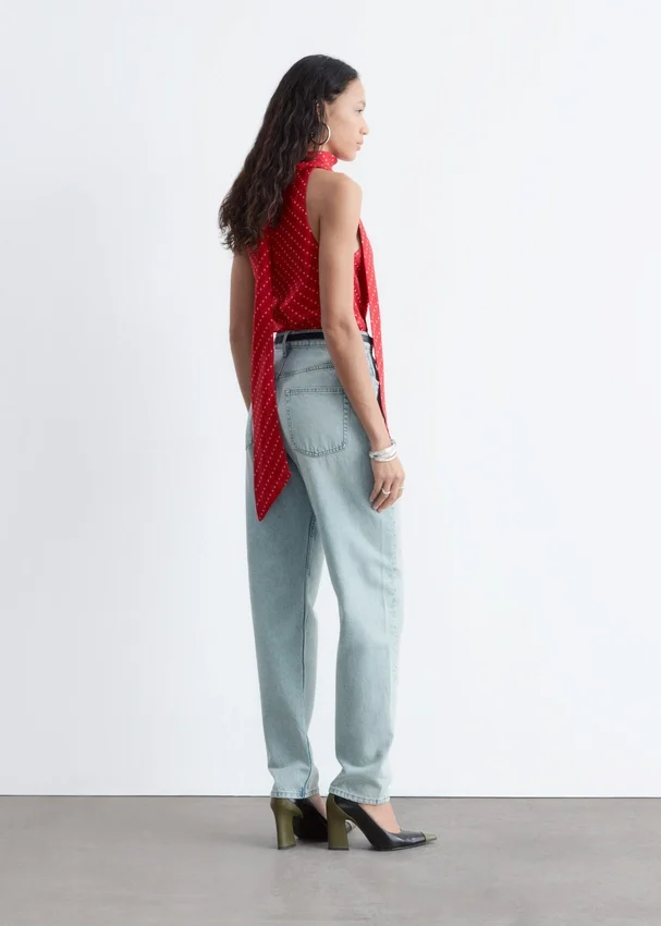 High-Waist-Jeans mit schmal zulaufendem Bein High-Waist-Jeans mit schmal zulaufendem Bein
