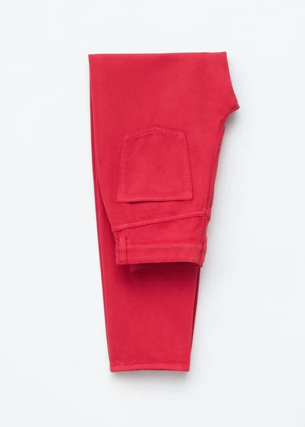 High-Waist-Jeans mit schmal zulaufendem Bein High-Waist-Jeans mit schmal zulaufendem Bein