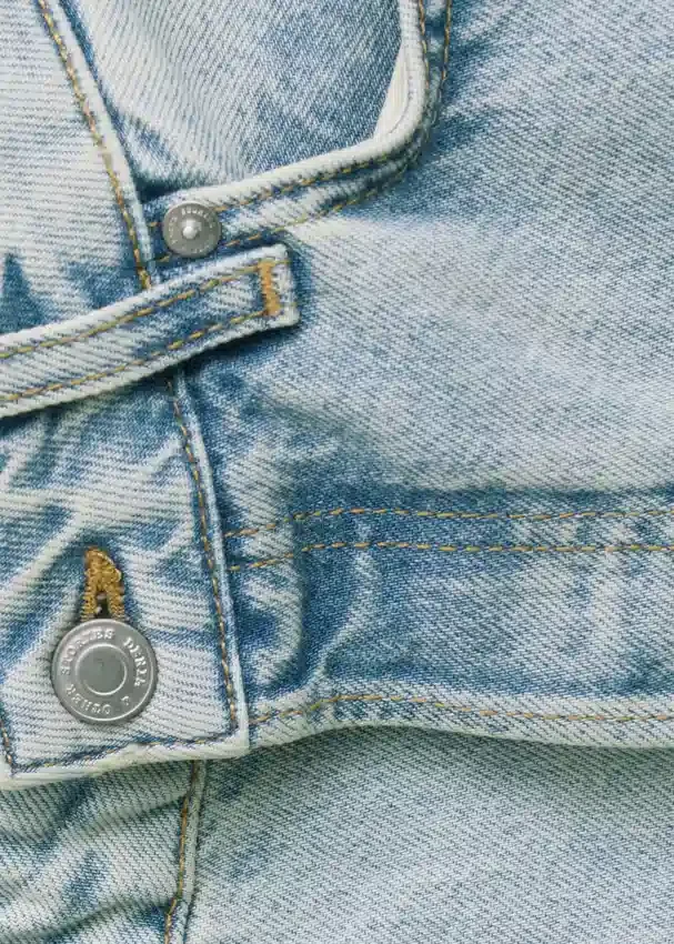 High-Waist-Jeans mit schmal zulaufendem Bein High-Waist-Jeans mit schmal zulaufendem Bein