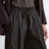 Hose mit Kordelzug und weitem Bein Hose mit Kordelzug und weitem Bein