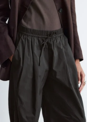 Hose mit Kordelzug und weitem Bein