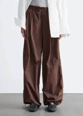 Hose mit Kordelzug und weitem Bein