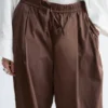 Hose mit Kordelzug und weitem Bein