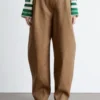 Hosen mit weitem Bein Hosen mit weitem Bein
