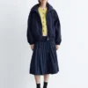 Jacke mit Stehkragen und Kordelzug Jacke mit Stehkragen und Kordelzug
