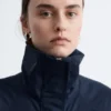 Jacke mit Stehkragen und Kordelzug Jacke mit Stehkragen und Kordelzug