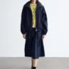 Jacke mit Stehkragen und Kordelzug Jacke mit Stehkragen und Kordelzug