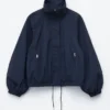 Jacke mit Stehkragen und Kordelzug Jacke mit Stehkragen und Kordelzug