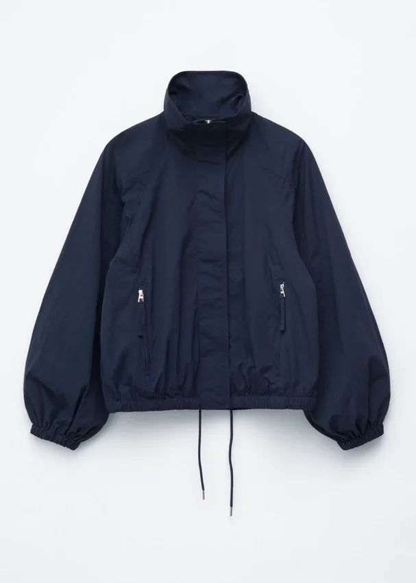 Jacke mit Stehkragen und Kordelzug Jacke mit Stehkragen und Kordelzug