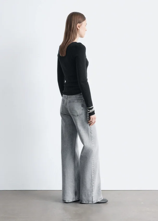 Jeans mit Nieten und Wide-Leg-Jeans Jeans mit Nieten und Wide-Leg-Jeans