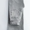 Jeans mit Nieten und Wide-Leg-Jeans Jeans mit Nieten und Wide-Leg-Jeans