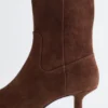 Kitten-Heel-Stiefel aus Wildleder