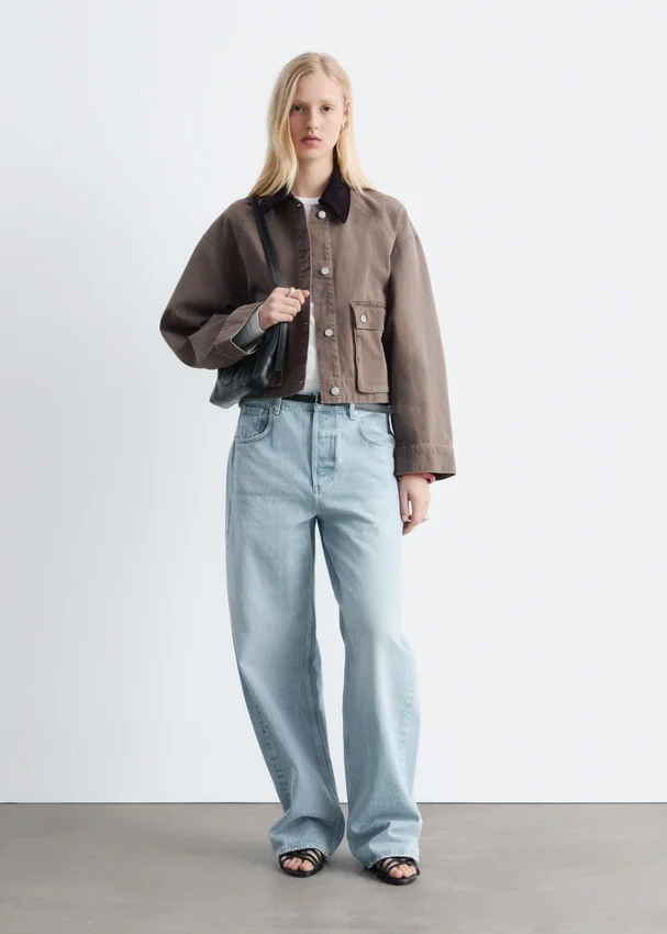 Kurze Jeansjacke mit Cordkragen Kurze Jeansjacke mit Cordkragen