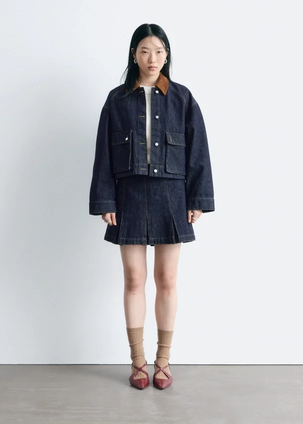 Kurze Jeansjacke mit Cordkragen Kurze Jeansjacke mit Cordkragen
