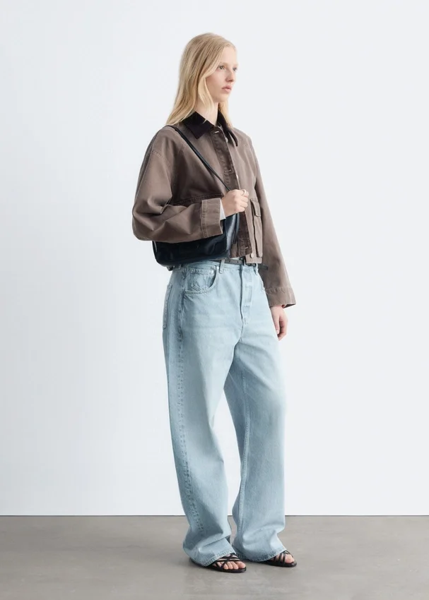 Kurze Jeansjacke mit Cordkragen Kurze Jeansjacke mit Cordkragen