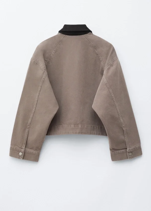 Kurze Jeansjacke mit Cordkragen Kurze Jeansjacke mit Cordkragen