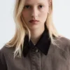 Kurze Jeansjacke mit Cordkragen Kurze Jeansjacke mit Cordkragen