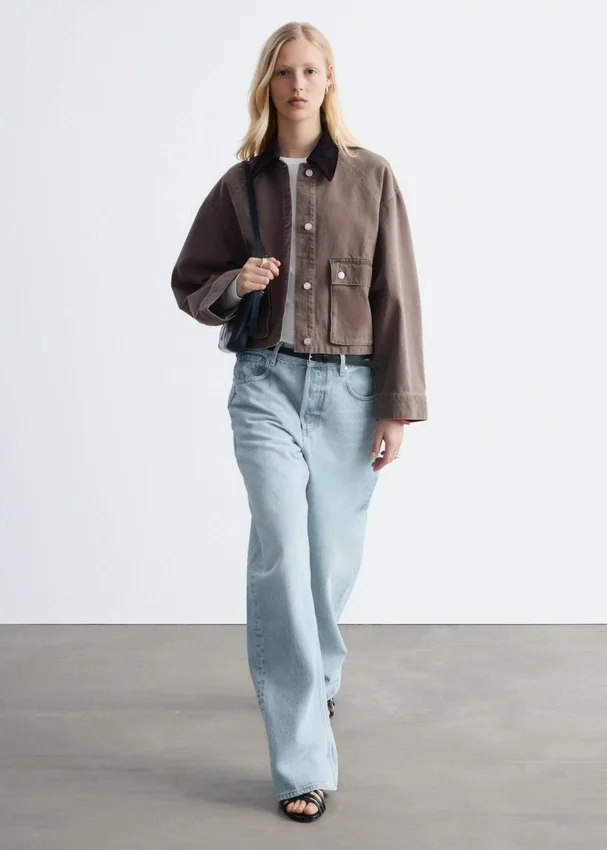 Kurze Jeansjacke mit Cordkragen Kurze Jeansjacke mit Cordkragen