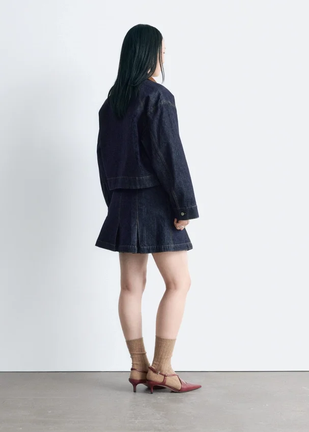 Kurze Jeansjacke mit Cordkragen Kurze Jeansjacke mit Cordkragen