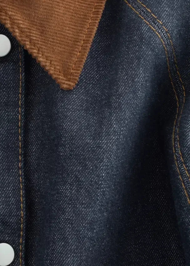 Kurze Jeansjacke mit Cordkragen Kurze Jeansjacke mit Cordkragen