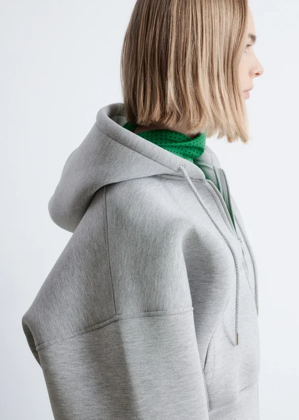 Kurzer Scuba-Hoodie mit Reißverschluss Kurzer Scuba-Hoodie mit Reißverschluss