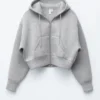 Kurzer Scuba-Hoodie mit Reißverschluss Kurzer Scuba-Hoodie mit Reißverschluss