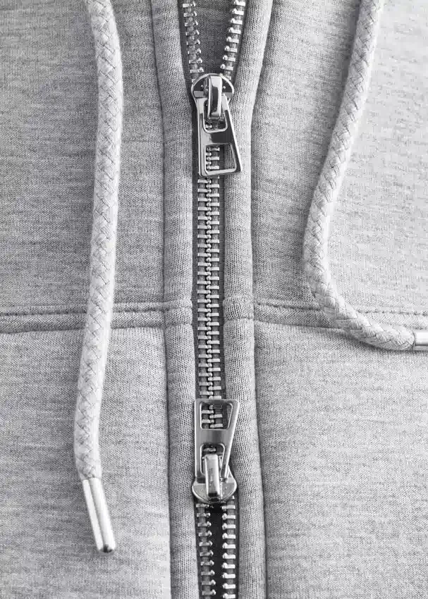 Kurzer Scuba-Hoodie mit Reißverschluss Kurzer Scuba-Hoodie mit Reißverschluss