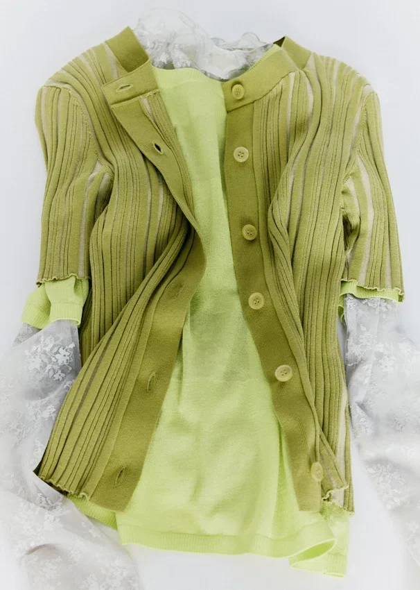 Kurzärmeliger Cardigan mit Rippmuster Kurzärmeliger Cardigan mit Rippmuster