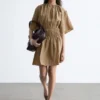 Kurzärmeliges Minikleid mit Rüschen