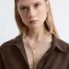 Lariat-Halskette mit Knotendetail