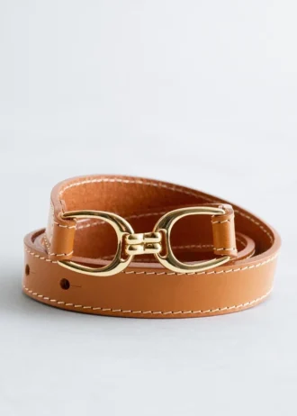 Leder-Gürtel in mittlerer Taillenhöhe