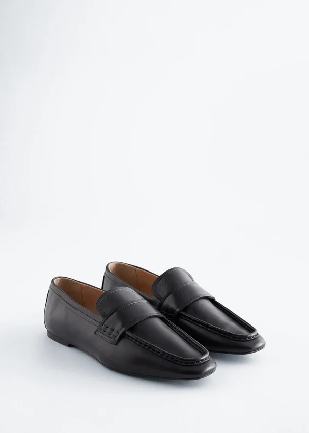 Leder-Loafer mit eckiger Spitze Leder-Loafer mit eckiger Spitze