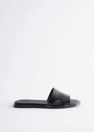 Leder-Pantoletten mit Metallverzierung