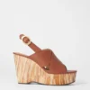 Leder-Sandalen mit Keilabsatz Leder-Sandalen mit Keilabsatz