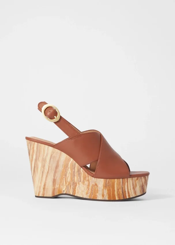 Leder-Sandalen mit Keilabsatz Leder-Sandalen mit Keilabsatz