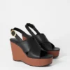 Leder-Sandalen mit Keilabsatz Leder-Sandalen mit Keilabsatz