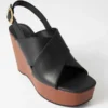 Leder-Sandalen mit Keilabsatz Leder-Sandalen mit Keilabsatz
