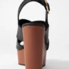 Leder-Sandalen mit Keilabsatz Leder-Sandalen mit Keilabsatz