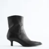 Leder-Stiefeletten mit Kitten-Heel Leder-Stiefeletten mit Kitten-Heel