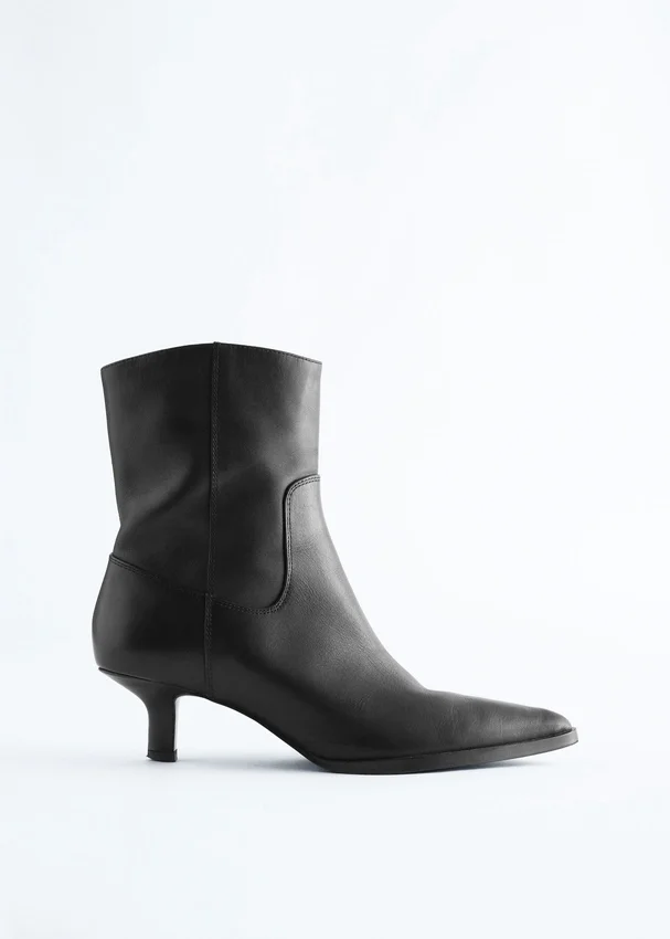 Leder-Stiefeletten mit Kitten-Heel Leder-Stiefeletten mit Kitten-Heel