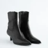 Leder-Stiefeletten mit Kitten-Heel Leder-Stiefeletten mit Kitten-Heel