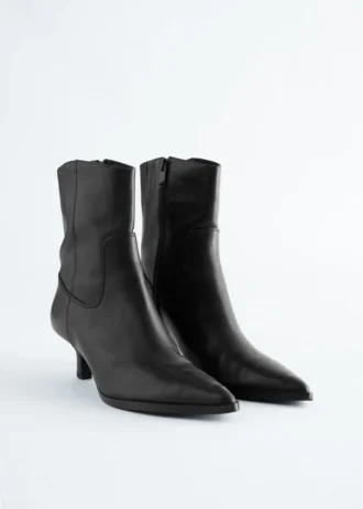 Leder-Stiefeletten mit Kitten-Heel